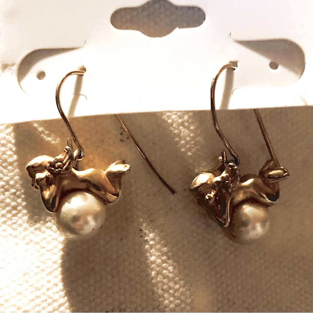 Vintage, golden cherub on pearl earrings